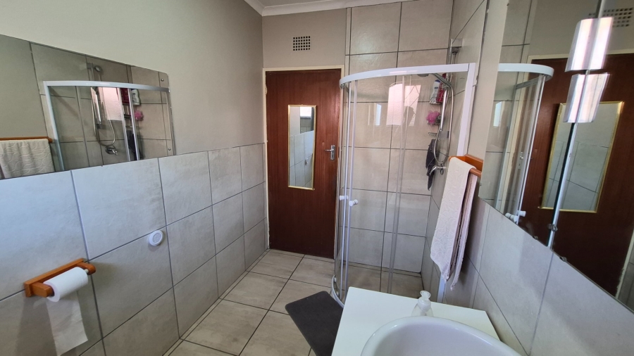5 Bedroom Property for Sale in Fichardt Park Free State